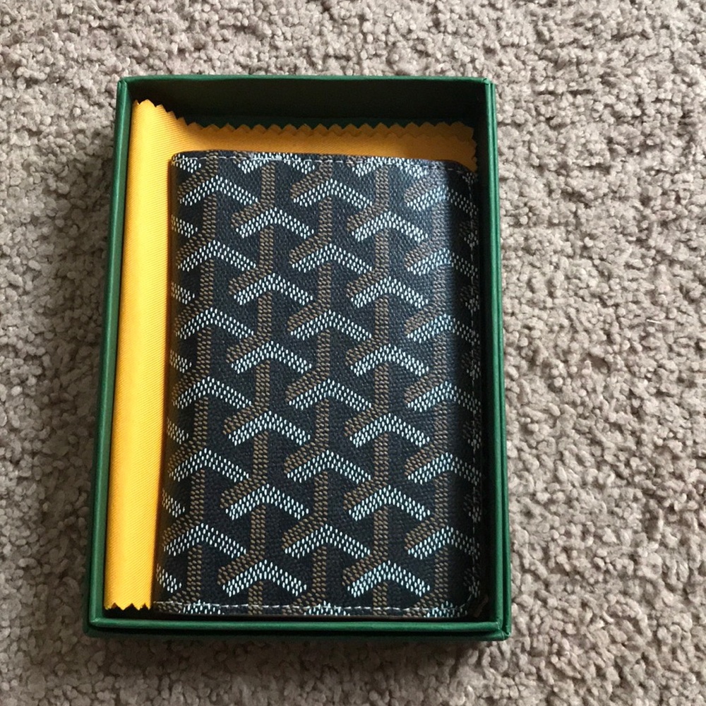 Goyard card holder with box